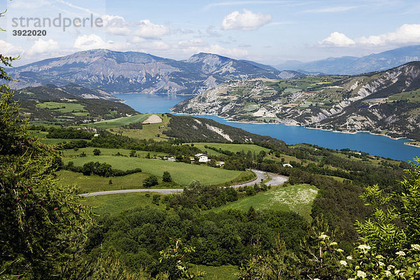 Embrun See  Haute Alpes  Provence  Frankreich  Europa