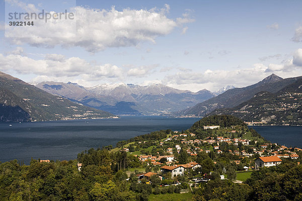 Comer See  Bellagio und alpine Landschaft  Lombardei  Italien  Europa