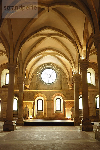 Refektorium im Kloster der Heiligen Maria von AlcobaÁa  Mosteiro de Santa Maria de AlcobaÁa  UNESCO-Welterbe  Zisterzienserorden  AlcobaÁa  Estremadura  Portugal  Europa