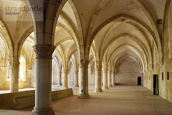 Dormitorium im Kloster der Heiligen Maria von AlcobaÁa  Mosteiro de Santa Maria de AlcobaÁa  UNESCO-Welterbe  Zisterzienserorden  AlcobaÁa  Estremadura  Portugal  Europa