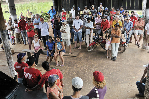 Wahl der Camp-Leitung  Landlosencamp Acampamento 12 de Otubro der brasilianischen Landlosenbewegung Movimento dos Trabalhadores Rurais sem Terra  MST  Munizip Claudia  Mato Grosso  Brasilien  Südamerika