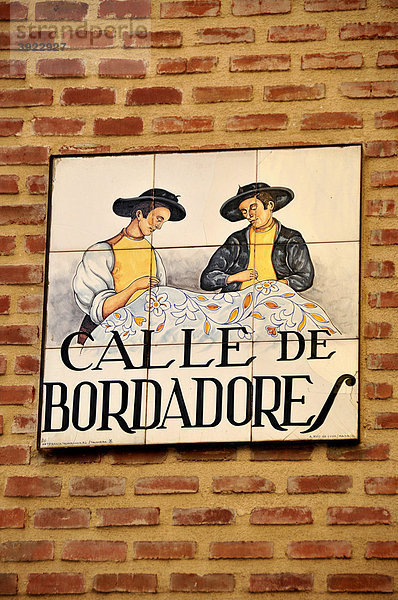 Schild Calle de Bordadores  Stickergasse  Madrid  Spanien  Iberische Halbinsel  Europa