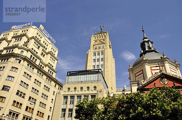 Gebäude von der Jahrhundertwende an der Calle de Alcal·  Madrid  Spanien  Iberische Halbinsel  Europa