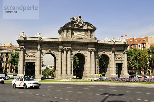 Puerta del Alcal·  Madrid  Spanien  Iberische Halbinsel  Europa
