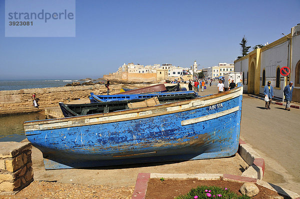 Fischerboot im Hafen von Essaouira  Marokko  Afrika