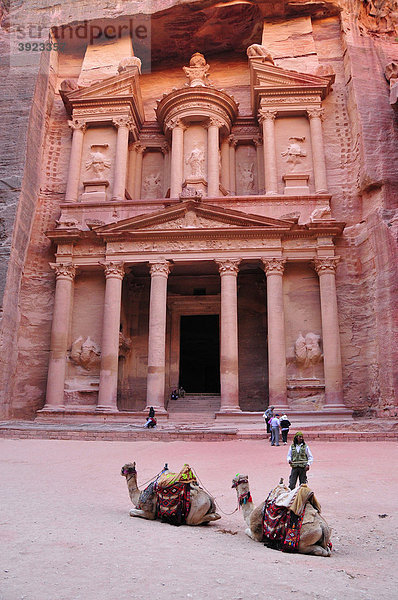 Fassade des Schatzhauses  Khazne Faraun  in der Nabatäerstadt Petra  UNESCO-Weltkulturerbe  bei Wadi Musa  Jordanien  Naher Osten  Orient
