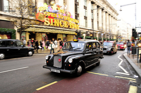 Taxi auf der Oxford Street  London  England  Großbritannien  Vereinigtes Königreich  Europa