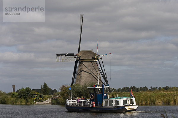 Kinderdijk  Poldermühle  Südholland  Holland  Niederlande  Europa
