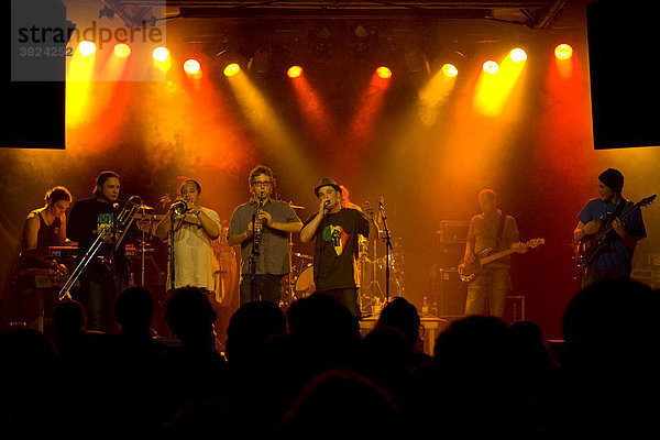 Die Schweizer Reggaeband Funky Fresh & Mighty Roots live in der Schüür  Luzern  Schweiz