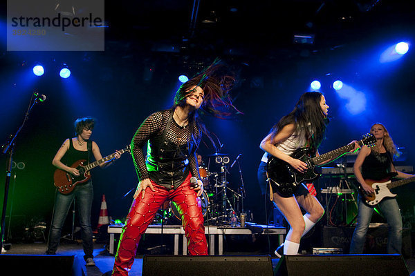 Die deutsche Frauen- und ACDC-Coverband Hells Belles live in der Schüür  Luzern  Schweiz