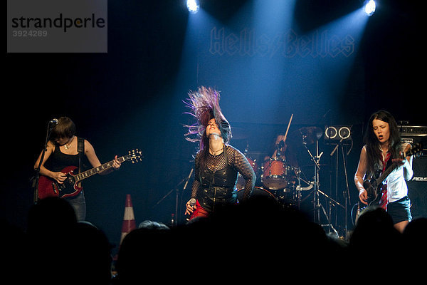 Die deutsche Frauen- und ACDC-Coverband Hells Belles live in der Schüür  Luzern  Schweiz