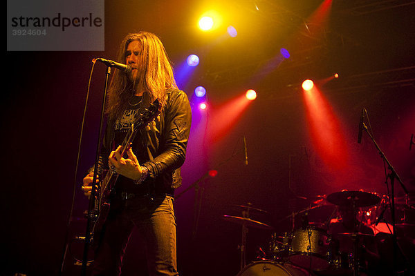 Sänger und Frontman der schwedischen Rock und Metalband Bonafide live im Transilvania in Erstfeld  Uri  Schweiz