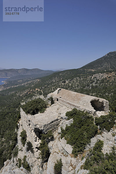 Ruine einer Kirche mit Tonnengewölbe  Burgberg MonÛlithos  Rhodos  Griechenland  Europa