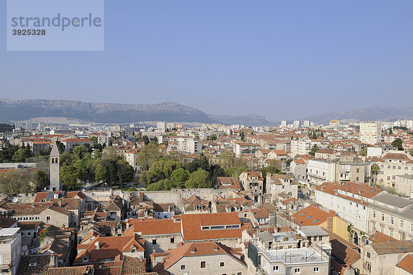 Blick auf die Altstadt vom Campanile der Kathedrale von Split  Kroatien  Europa