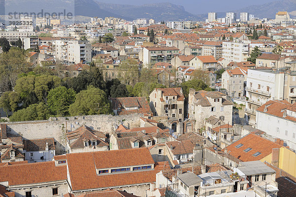 Blick auf die Altstadt vom Campanile der Kathedrale von Split  Kroatien  Europa