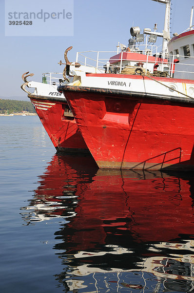 Schiffe im Hafen der Stadt Krk  Kroatien  Europa