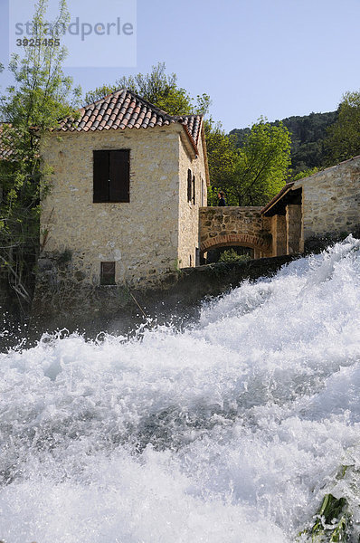 Alte Mühle im Nationalpark Krka Wasserfälle  Kroatien  Europa