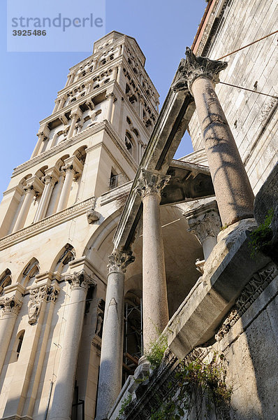 Römische Säulen an der Kathedrale von Split  Kroatien  Europa