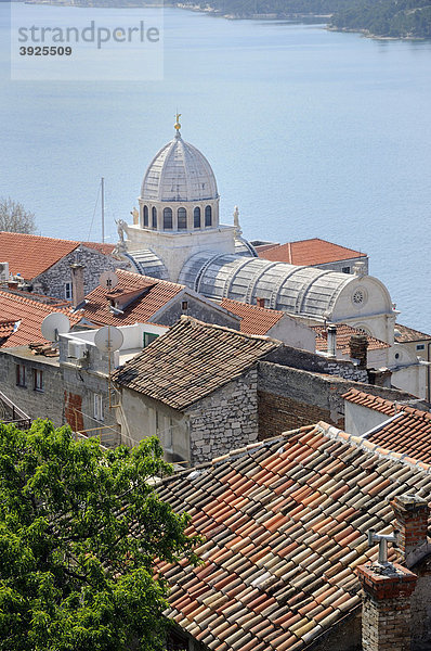 Blick auf die Altstadt und die Kathedrale von Sibenik  Kroatien  Europa