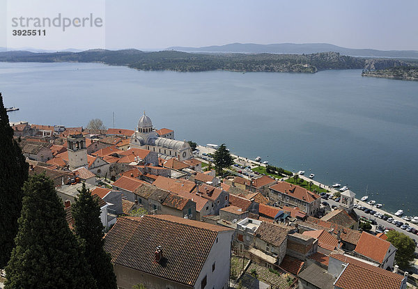 Blick auf die Altstadt von Sibenik  Kroatien  Europa