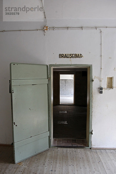 Großes Krematorium  Gaskammer als Brausebad getarnt  Gedenkstätte Konzentrationslager Dachau  Bayern  Deutschland  Europa