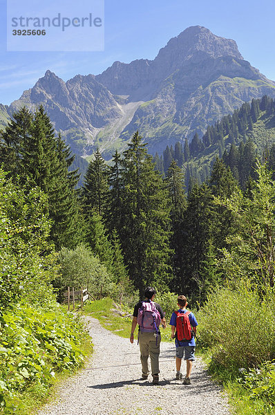 Wanderung im Turatal  Kleinwalsertal  Vorarlberg  Allgäuer Alpen  Österreich  Europa