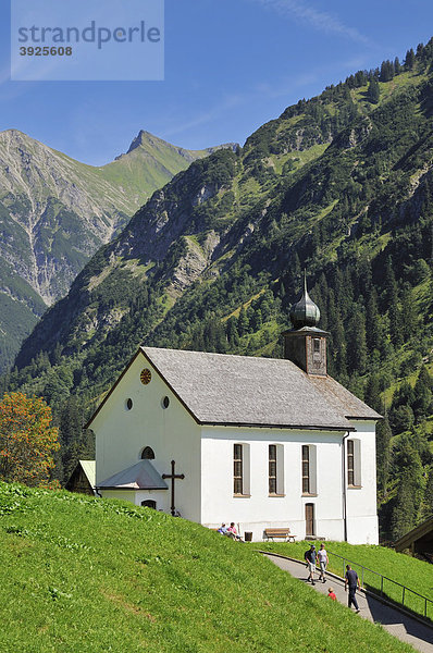 Bergkirche St. Martin in Baad  Kleinwalsertal  Vorarlberg  Allgäuer Alpen  Österreich  Europa