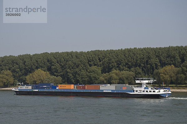 Binnenschiff  Containerschiff Duancis auf dem Rhein bei Bonn  Nordrhein-Westfalen  Deutschland  Europa