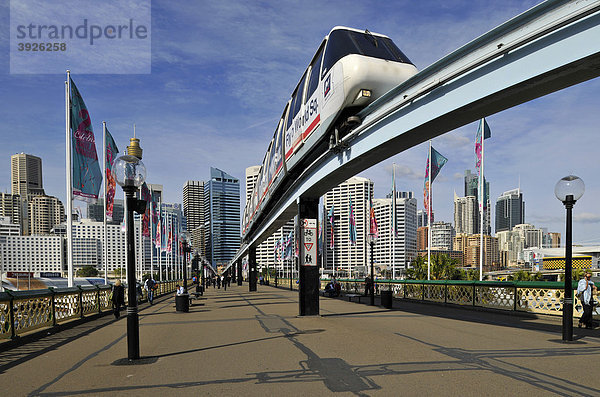 Monorail Bahn auf Pyrmont Bridge  Darling Harbour  Sydney  New South Wales  Australien