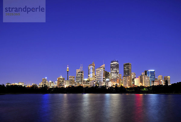 Sydney Skyline vor Sonnenaufgang  TV Tower  Central Business District  Sydney  New South Wales  Australien