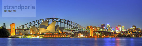 Panoramaaufnahme Sydney Opera House  Opernhaus  Sydney Harbour Bridge  Kirribilli  Nachtaufnahme  Sydney  New South Wales  Australien