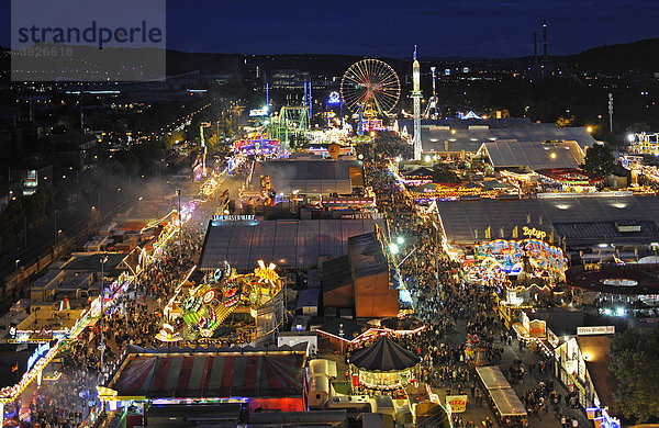 Nachtaufnahme  Blick auf Cannstatter Volksfest  Stuttgart  Baden-Württemberg  Deutschland  Europa