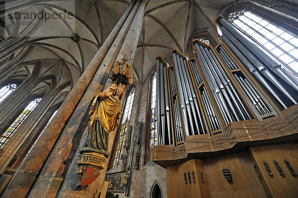Blick auf Mariastatue  Hauptorgel  östlicher Hallenchor  St. Sebald Kirche  Sebalduskirche  Nürnberg  Franken  Bayern  Deutschland  Europa