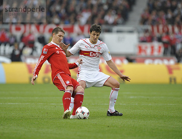 Zweikampf Bastian SCHWEINSTEIGER  1. FC Bayern München  links  vs Zdravko KUZMANOVIC  VfB Stuttgart  rechts