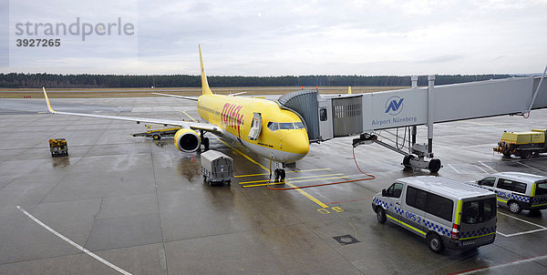 Flugvorbereitung Flugzeug TUI-FLY Boeing 737-800  Flughafen Nürnberg  Franken  Bayern  Deutschland  Europa