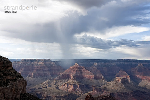 Schlechtwetterfront im Grand Canyon National Park  Arizona  USA