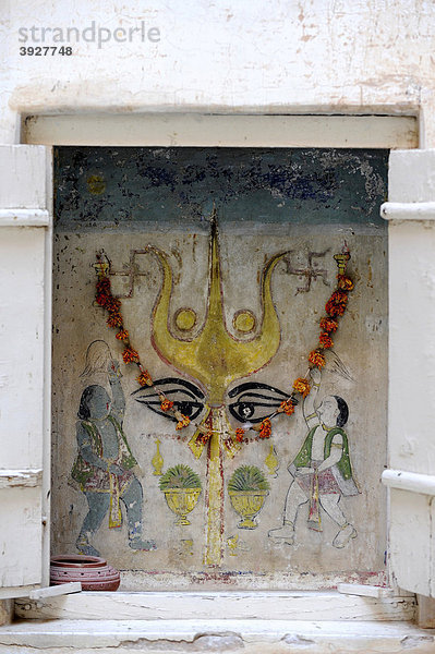 Wandbild mit dem Dreizack des Hindugottes Shiva im Mehrangarh Fort  Jodhpur  Rajasthan  Nordindien  Indien  Südasien  Asien