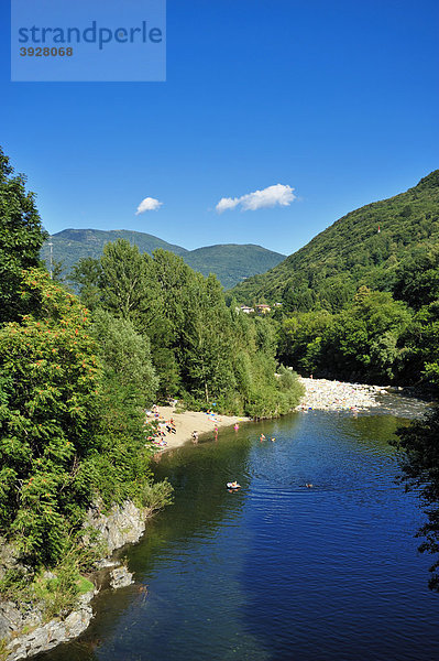 Badeplatz am Fluss Cannobino im Valle Cannobina bei Traffiume  Lago Maggiore  Cannobio  Piemont  Italien  Europa