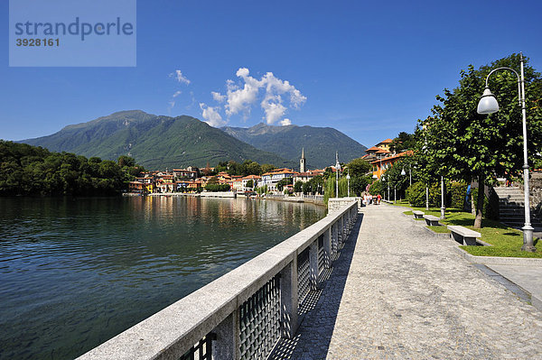 Ortsbild mit Seepromenade  Mergozzo  Lago di Mergozzo  Piemont  Italien  Europa