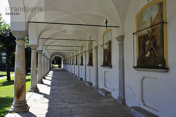 Kreuzgang Wallfahrtskirche Sacro Monte della Santissima Trinit‡ di Ghiffa  Ghiffa  Lago Maggiore  Piemont  Italien  Europa