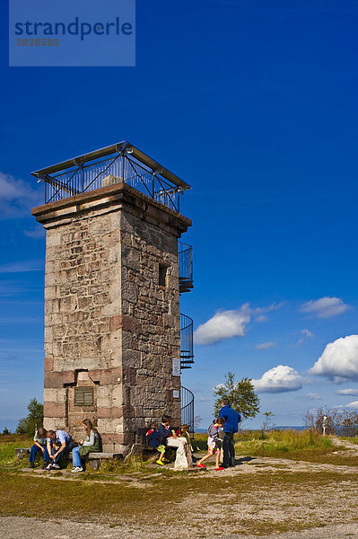 Urlauber  Hornisgrinde  Bismarckturm  Schwarzwald  Baden-Württemberg  Deutschland  Europa