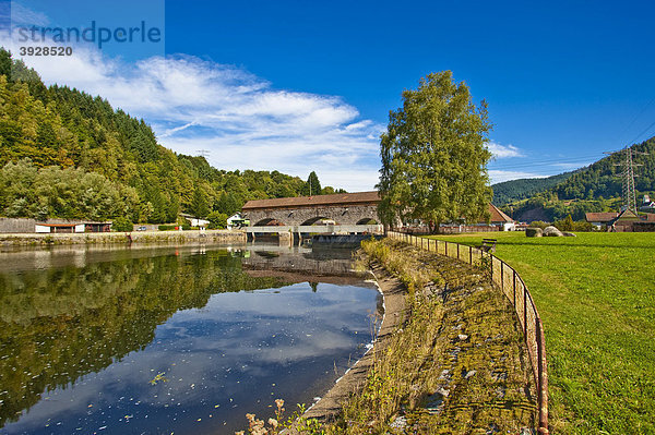 Wasserkraftwerk Rudolf-Fettweis-Kraftwerk am Fluss Murg  Forbach  Schwarzwald  Baden-Württemberg  Deutschland  Europa