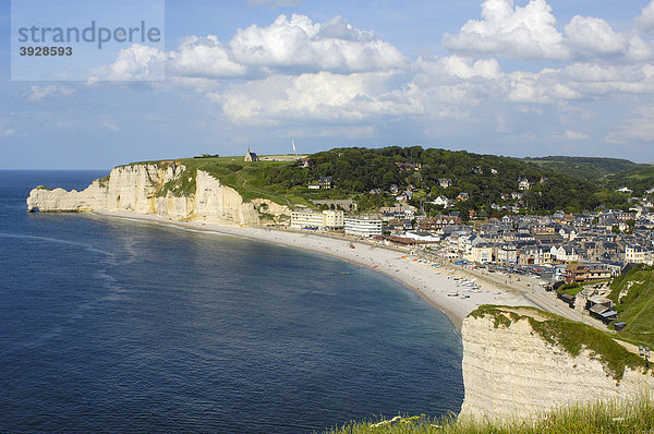 Porte d'Amont Steilküste  Etretat  CÙte d'Albatre  Haute-Normandie  Normandie  Frankreich  Europa