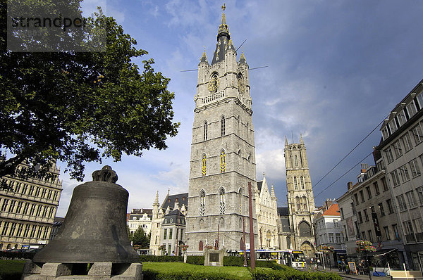 Tuchhalle und die St.-Bavo-Kathedrale  Gent  Flandern  Belgien  Europa