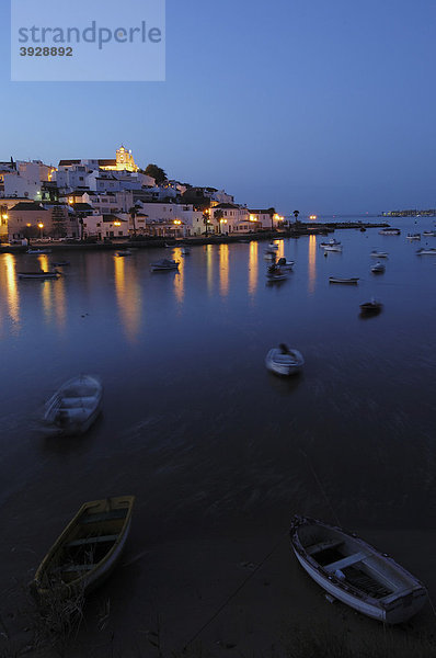 Ferragudo am Abend  Algarve  Portugal  Europa