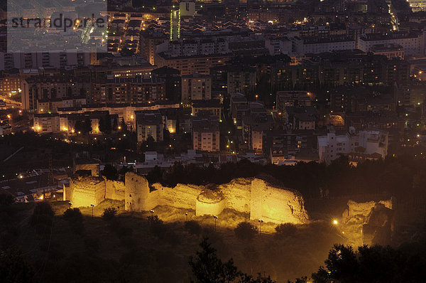 Jaen in der Nacht  Blick von der Burg Santa Catalina  Andalusien  Spanien  Europa