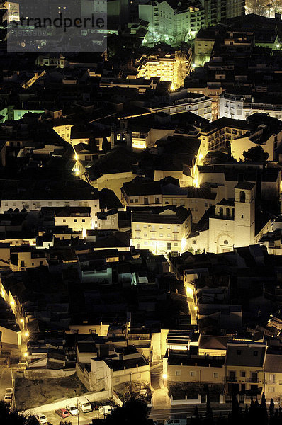 Jaen in der Nacht  Blick von der Burg Santa Catalina ist  Andalusien  Spanien  Europa