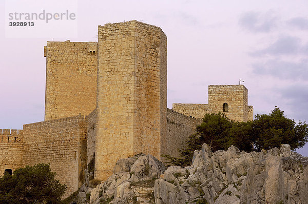 Burg Santa Catalina bei Nacht  ehemalige maurische Festung  heute ein Parador de Turismo  staatliches Hotel  JaÈn  Andalusien  Spanien  Europa