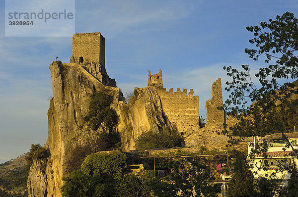 Burg von La Iruela  Sierra de Cazorla  Segura y Las Villas Naturpark  Provinz Jaen  Andalusien  Spanien  Europa
