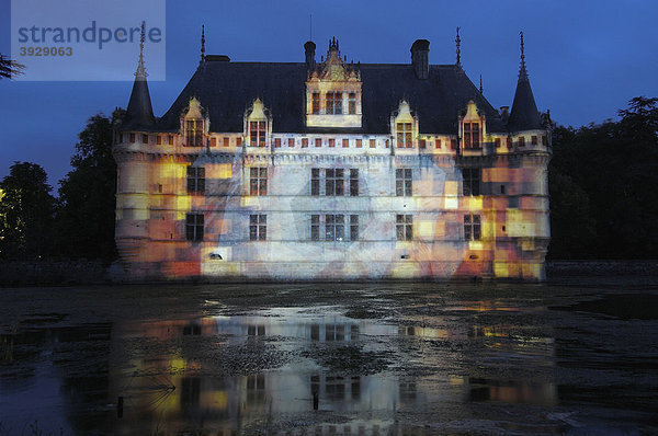 Azay-le-Rideau Chateau  Son et lumiËre Show auf dem Schloss von Azay-le-Rideau  erbaut 1518 bis 1527 von Gilles Berthelot im Renaissance-Stil  Loire-Tal  DÈpartement Indre-et-Loire  Frankreich  Europa